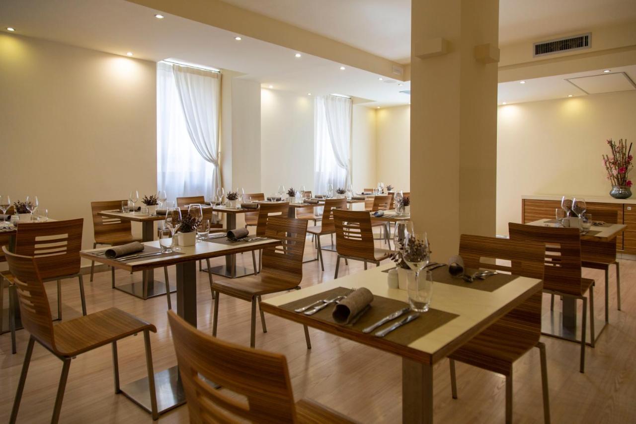 Hotel Antico Borgo Riva del Garda Esterno foto