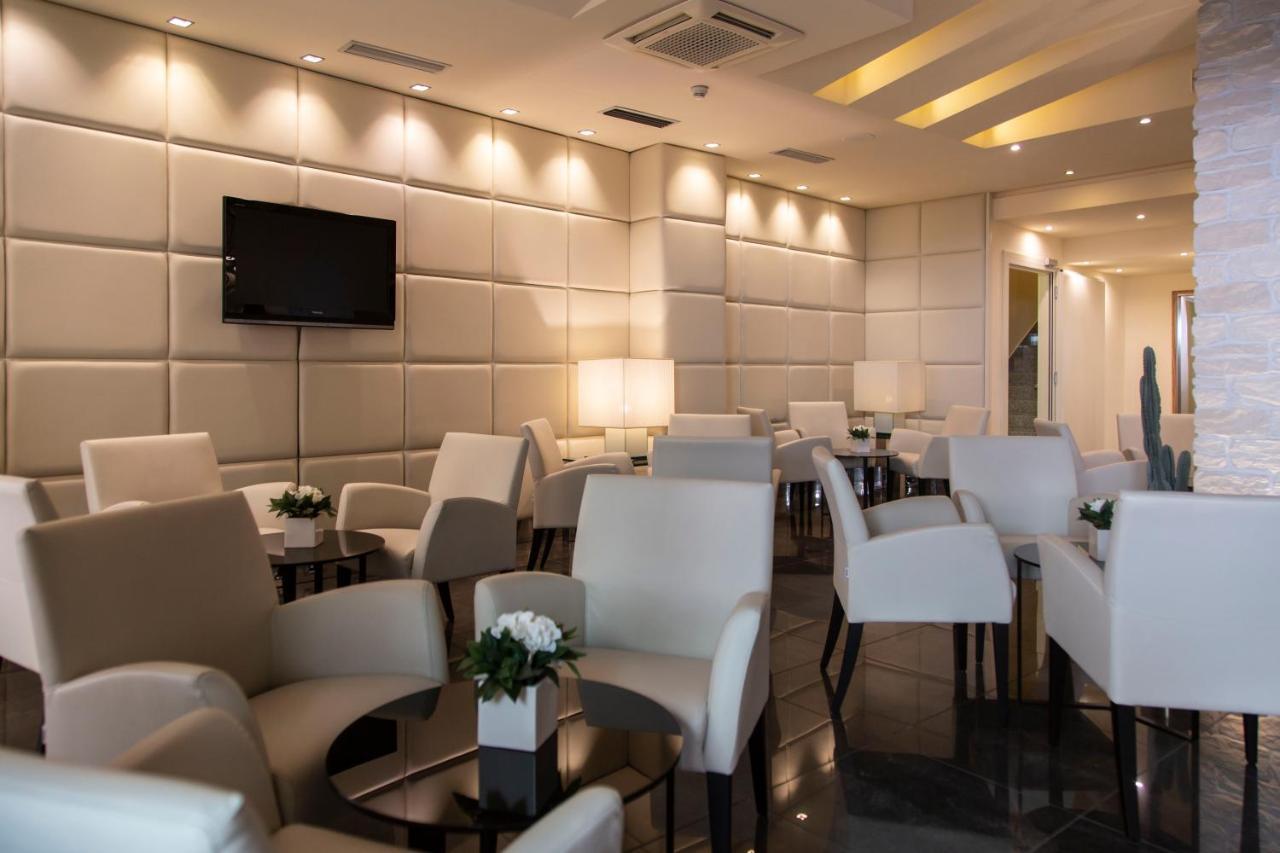 Hotel Antico Borgo Riva del Garda Esterno foto
