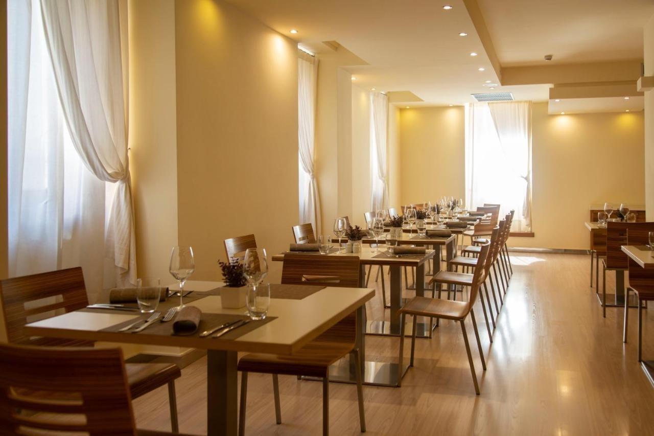 Hotel Antico Borgo Riva del Garda Esterno foto