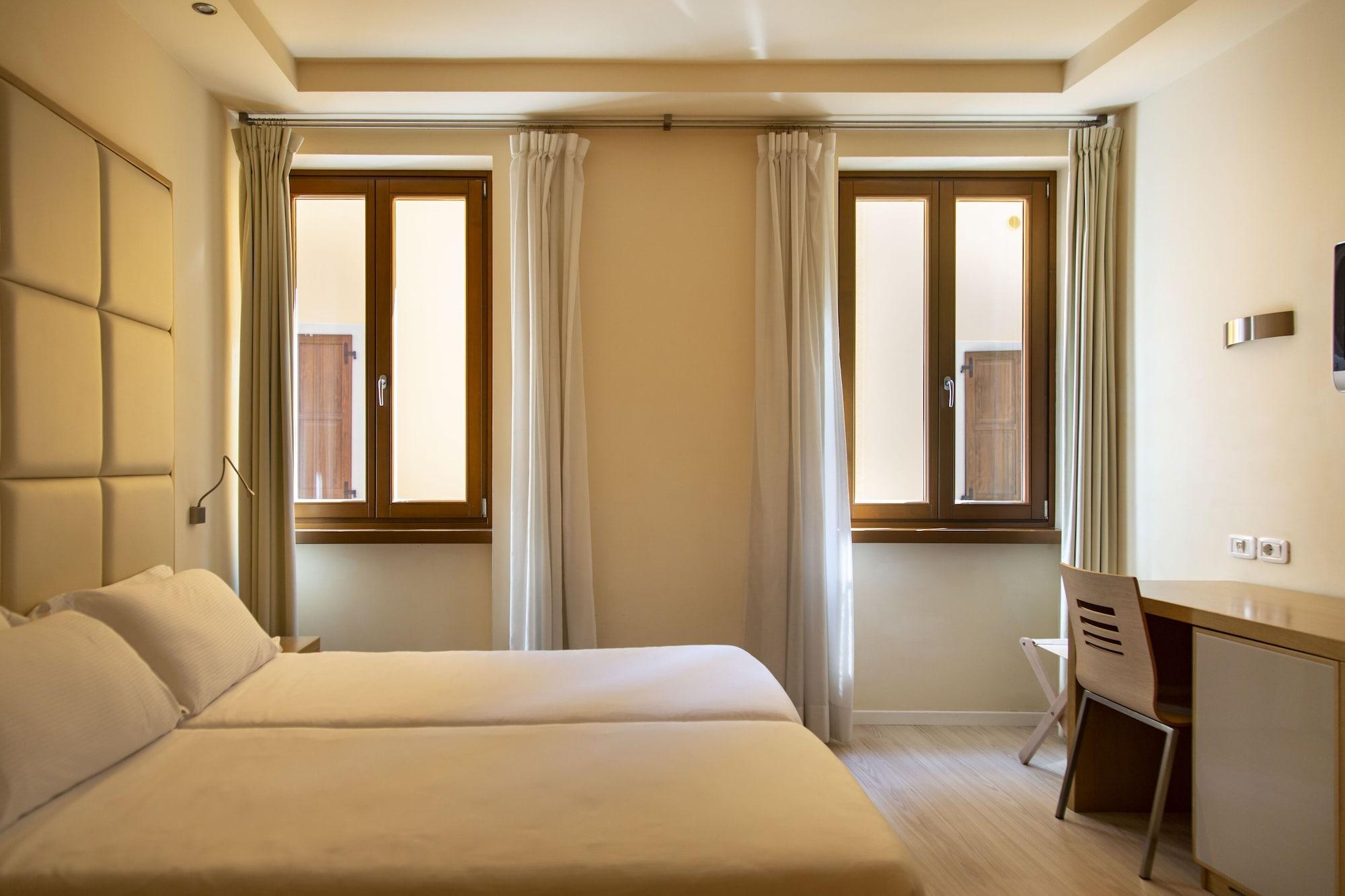 Hotel Antico Borgo Riva del Garda Esterno foto
