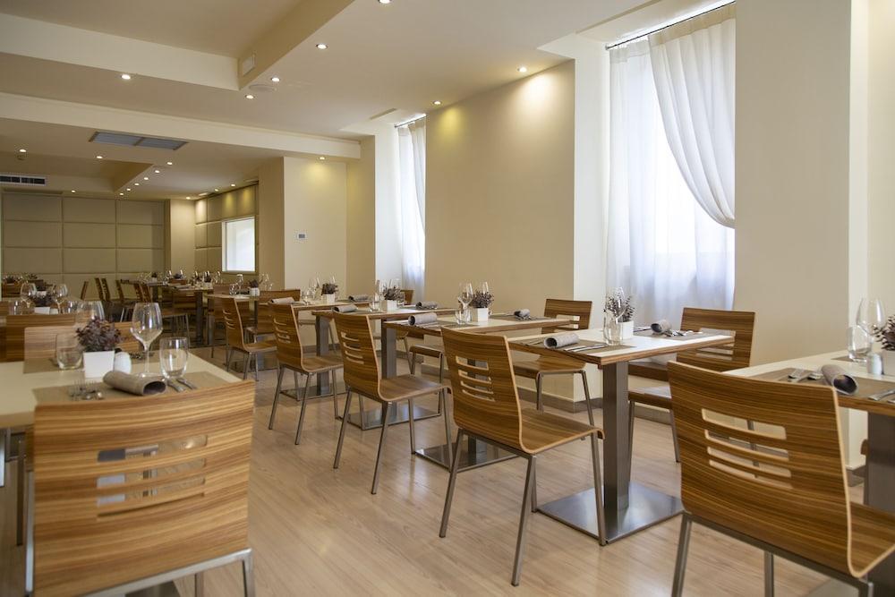 Hotel Antico Borgo Riva del Garda Esterno foto