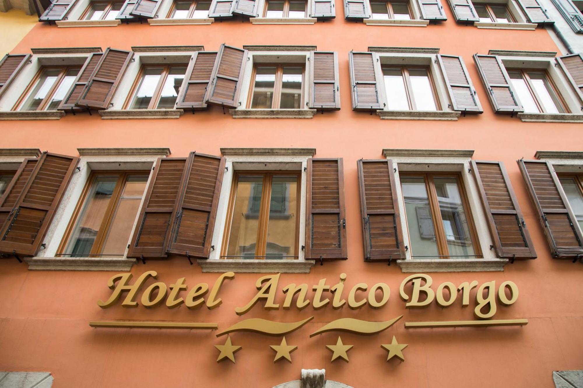 Hotel Antico Borgo Riva del Garda Esterno foto