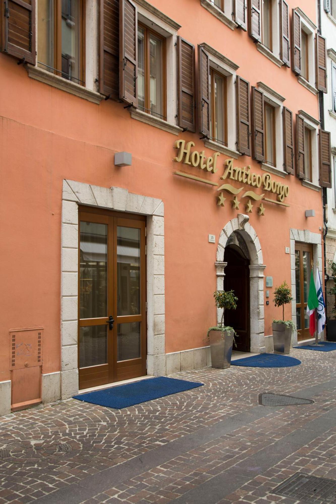 Hotel Antico Borgo Riva del Garda Esterno foto