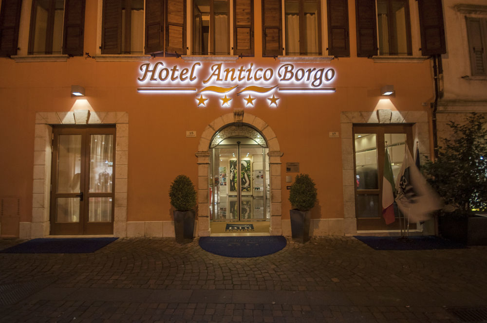 Hotel Antico Borgo Riva del Garda Esterno foto
