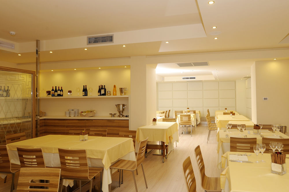 Hotel Antico Borgo Riva del Garda Esterno foto