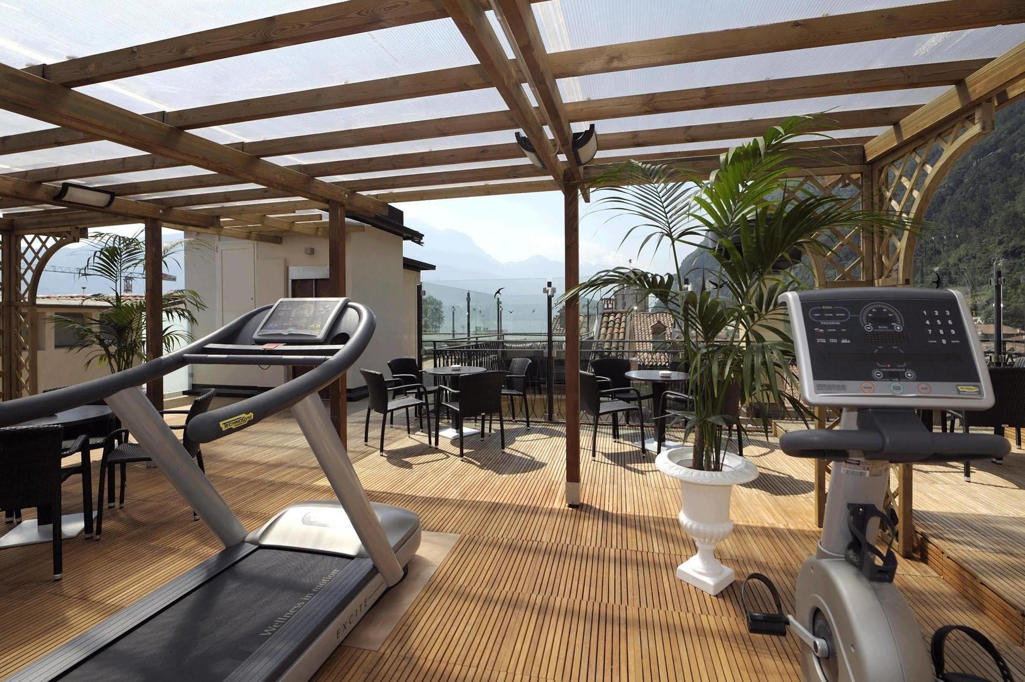 Hotel Antico Borgo Riva del Garda Esterno foto