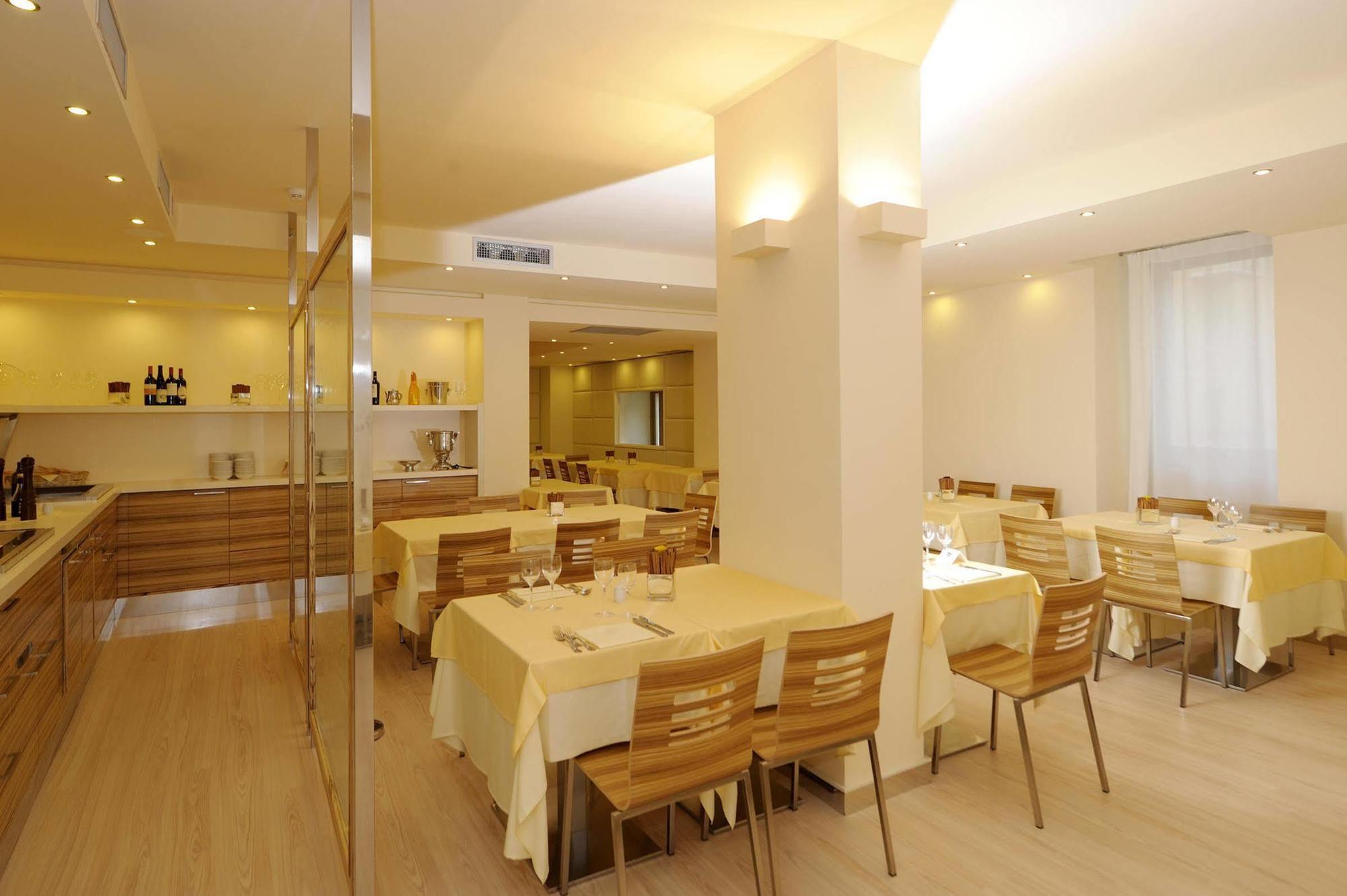 Hotel Antico Borgo Riva del Garda Esterno foto