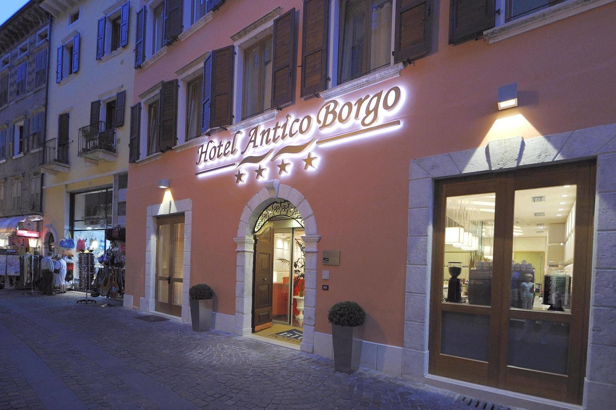 Hotel Antico Borgo Riva del Garda Esterno foto