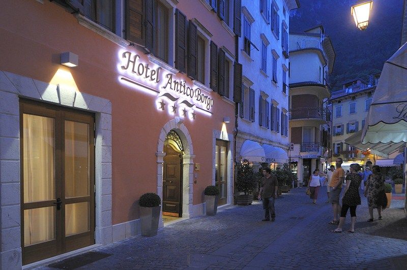 Hotel Antico Borgo Riva del Garda Esterno foto